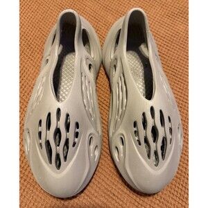 Adidas Men’s Yeezy Foam Runner Sz 8 Taupe